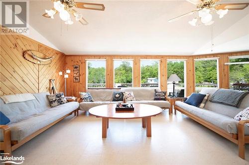 285 Crooked Bay Road, Port Severn, ON - Indoor Photo Showing Living Room