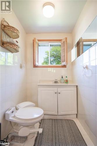 285 Crooked Bay Road, Port Severn, ON - Indoor Photo Showing Bathroom