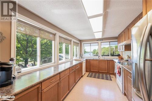 285 Crooked Bay Road, Port Severn, ON - Indoor Photo Showing Kitchen With Double Sink