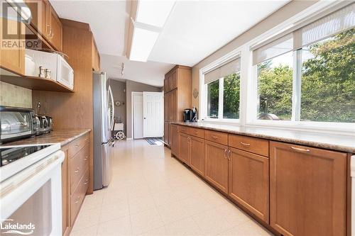 285 Crooked Bay Road, Port Severn, ON - Indoor Photo Showing Kitchen