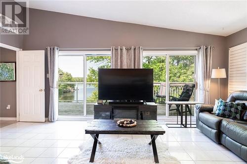 285 Crooked Bay Road, Port Severn, ON - Indoor Photo Showing Living Room