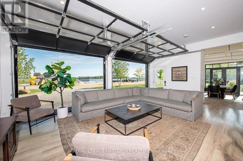 93-44 Potato Island Road, Georgian Bay, ON - Indoor Photo Showing Living Room