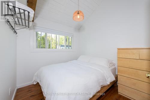 93-44 Potato Island Road, Georgian Bay, ON - Indoor Photo Showing Bedroom