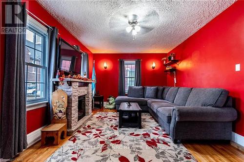 93 Griffith Street, Welland, ON - Indoor Photo Showing Living Room With Fireplace