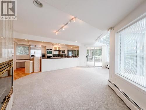 6894 Copper Cove Road, West Vancouver, BC - Indoor Photo Showing Kitchen