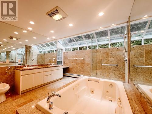 6894 Copper Cove Road, West Vancouver, BC - Indoor Photo Showing Bathroom