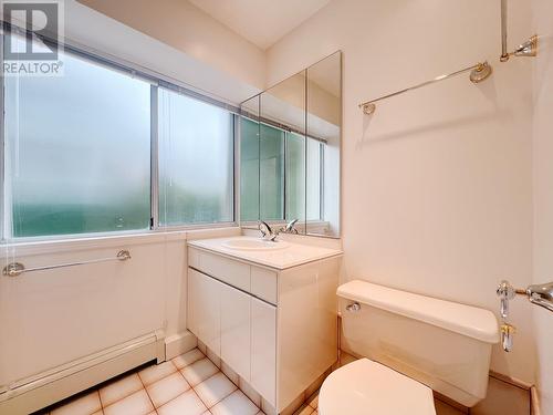 6894 Copper Cove Road, West Vancouver, BC - Indoor Photo Showing Bathroom