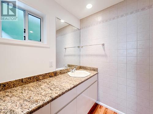 6894 Copper Cove Road, West Vancouver, BC - Indoor Photo Showing Bathroom