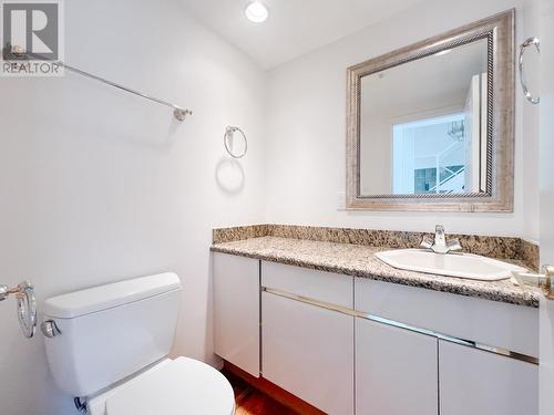 6894 Copper Cove Road, West Vancouver, BC - Indoor Photo Showing Bathroom