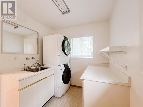 6894 Copper Cove Road, West Vancouver, BC - Indoor Photo Showing Laundry Room