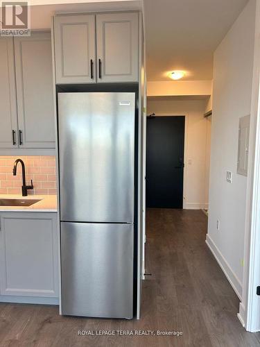 422 - 2343 Khalsa Gate, Oakville, ON - Indoor Photo Showing Kitchen