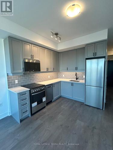 422 - 2343 Khalsa Gate, Oakville, ON - Indoor Photo Showing Kitchen With Upgraded Kitchen