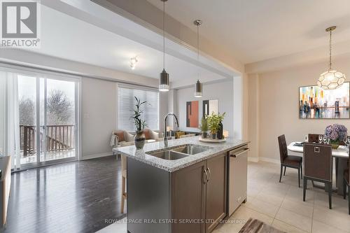 3275 Mockingbird Common, Oakville, ON - Indoor Photo Showing Kitchen With Double Sink With Upgraded Kitchen