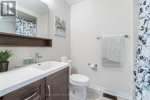 3275 Mockingbird Common, Oakville, ON - Indoor Photo Showing Bathroom