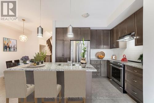 3275 Mockingbird Common, Oakville, ON - Indoor Photo Showing Kitchen With Stainless Steel Kitchen With Upgraded Kitchen