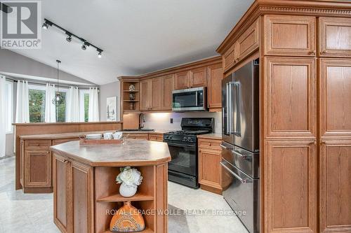 323 Pastern Trail, Waterloo, ON - Indoor Photo Showing Kitchen