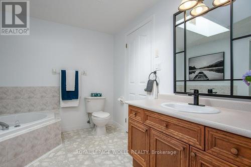 323 Pastern Trail, Waterloo, ON - Indoor Photo Showing Bathroom