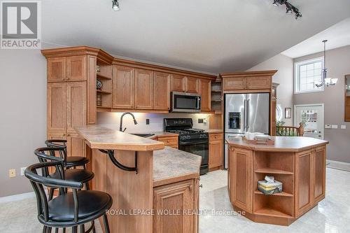 323 Pastern Trail, Waterloo, ON - Indoor Photo Showing Kitchen