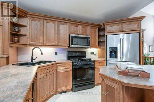 323 Pastern Trail, Waterloo, ON - Indoor Photo Showing Kitchen With Double Sink