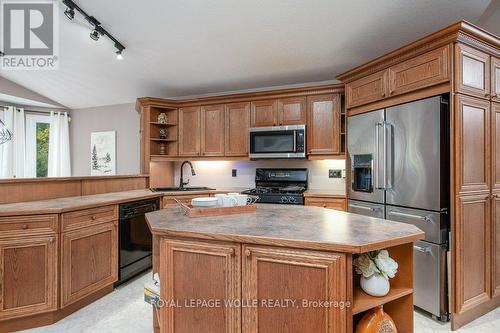 323 Pastern Trail, Waterloo, ON - Indoor Photo Showing Kitchen