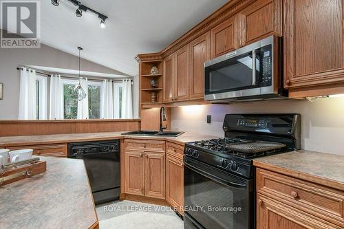 323 Pastern Trail, Waterloo, ON - Indoor Photo Showing Kitchen