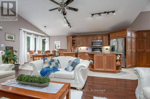 323 Pastern Trail, Waterloo, ON - Indoor Photo Showing Living Room