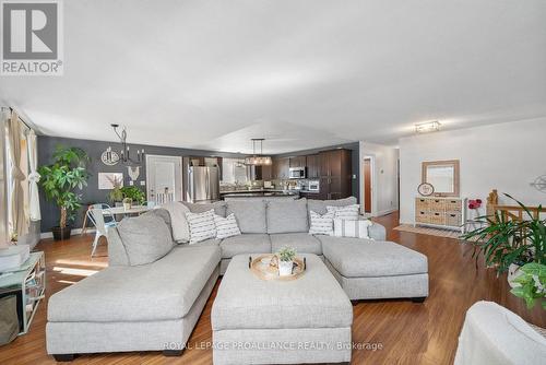 30 Butler Street W, Brighton, ON - Indoor Photo Showing Living Room