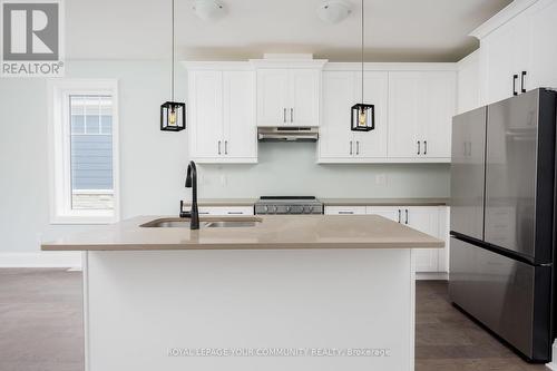 518 Bayport Boulevard, Midland, ON - Indoor Photo Showing Kitchen