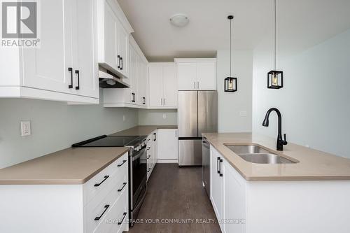 518 Bayport Boulevard, Midland, ON - Indoor Photo Showing Kitchen With Double Sink