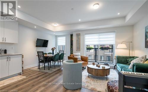 13 - 3415 Ridgeway Drive, Mississauga (Erin Mills), ON - Indoor Photo Showing Living Room