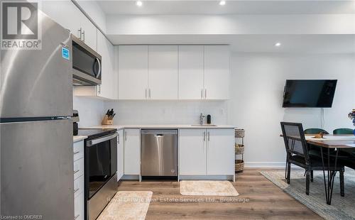 13 - 3415 Ridgeway Drive, Mississauga (Erin Mills), ON - Indoor Photo Showing Kitchen With Stainless Steel Kitchen