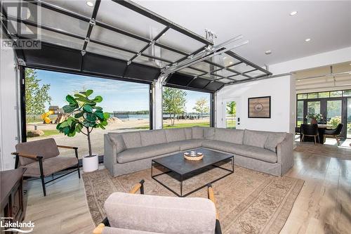 93-44 Potato Island Road, Port Severn, ON - Indoor Photo Showing Living Room