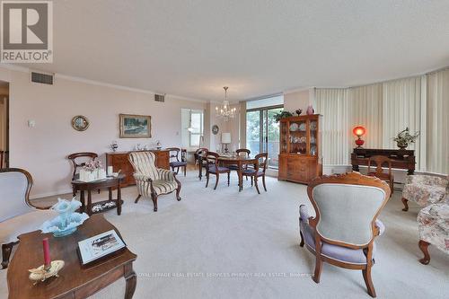 305 - 1903 Pilgrim Way, Oakville, ON - Indoor Photo Showing Living Room