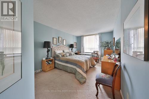 305 - 1903 Pilgrim Way, Oakville, ON - Indoor Photo Showing Bedroom