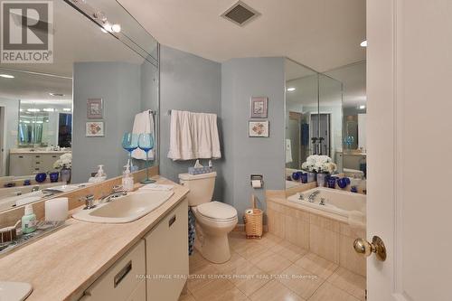 305 - 1903 Pilgrim Way, Oakville, ON - Indoor Photo Showing Bathroom