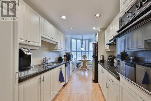 305 - 1903 Pilgrim Way, Oakville, ON - Indoor Photo Showing Kitchen With Upgraded Kitchen