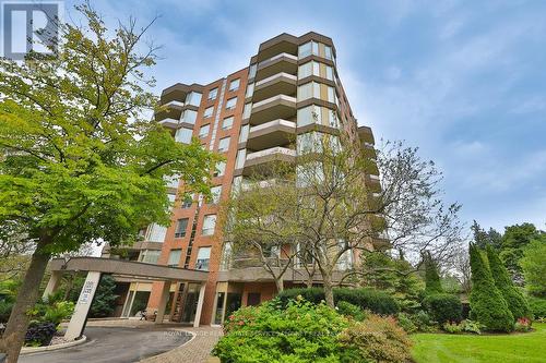 305 - 1903 Pilgrim Way, Oakville, ON - Outdoor With Balcony With Facade