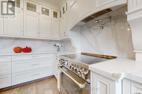 2420 Ventura Drive, Oakville, ON - Indoor Photo Showing Kitchen