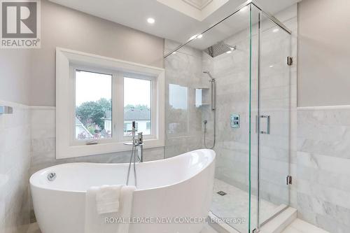 2420 Ventura Drive, Oakville, ON - Indoor Photo Showing Bathroom