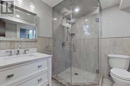 2420 Ventura Drive, Oakville, ON - Indoor Photo Showing Bathroom