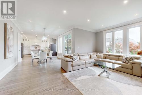 2420 Ventura Drive, Oakville, ON - Indoor Photo Showing Living Room