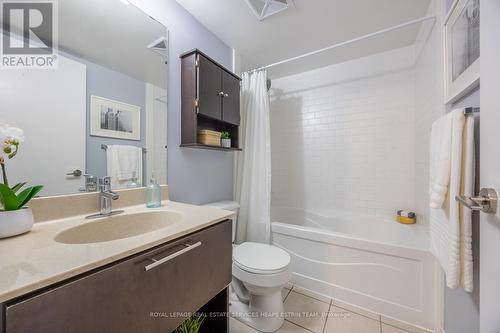 209 - 120 Dallimore Circle, Toronto, ON - Indoor Photo Showing Bathroom