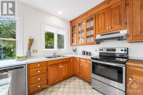 29 Commanda Way, Ottawa, ON - Indoor Photo Showing Kitchen With Double Sink