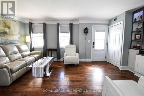 850 David Street, Welland, ON - Indoor Photo Showing Living Room