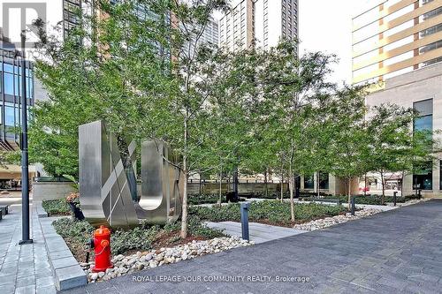 4110 - 1080 Bay Street N, Toronto, ON - Outdoor