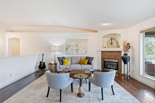 17-3512 Ridge Boulevard, West Kelowna, BC - Indoor Photo Showing Living Room With Fireplace