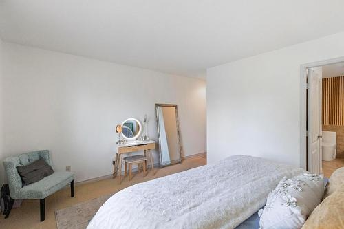 17-3512 Ridge Boulevard, West Kelowna, BC - Indoor Photo Showing Bedroom