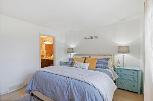 17-3512 Ridge Boulevard, West Kelowna, BC - Indoor Photo Showing Bedroom