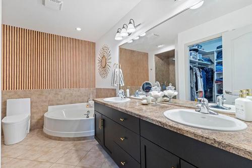 17-3512 Ridge Boulevard, West Kelowna, BC - Indoor Photo Showing Bathroom