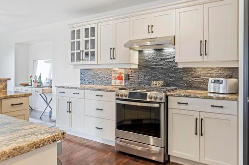 17-3512 Ridge Boulevard, West Kelowna, BC - Indoor Photo Showing Kitchen With Upgraded Kitchen